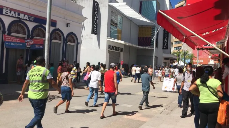 Movimentação no centro de Maceió no primeiro dia da flexibilização