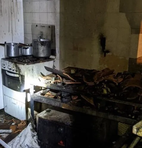 Móveis, cômodos e alimentos foram perdidos durante o incêndio