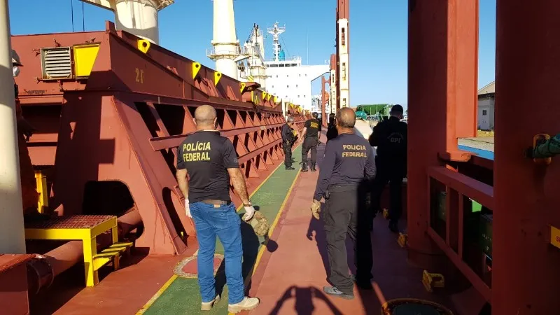 Atividade ocorre há dois meses e fiscaliza navios que partem do Peru, Colômbia e outros países da Am