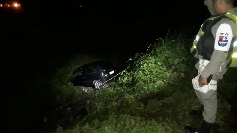 Motociclista foi lançado para fora da pista