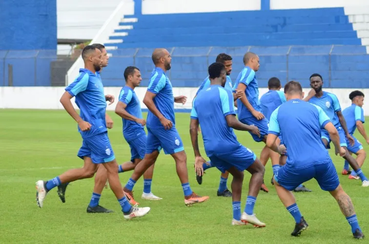 Nesta terça (01), o CSA treinou pela manhã no Nelsão e a tarde embarcou para Belo Horizonte, onde en