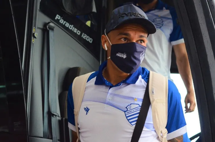 Nesta terça (01), o CSA treinou pela manhã no Nelsão e a tarde embarcou para Belo Horizonte, onde en