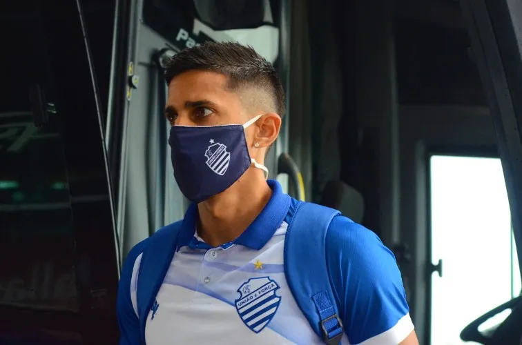 Nesta terça (01), o CSA treinou pela manhã no Nelsão e a tarde embarcou para Belo Horizonte, onde en