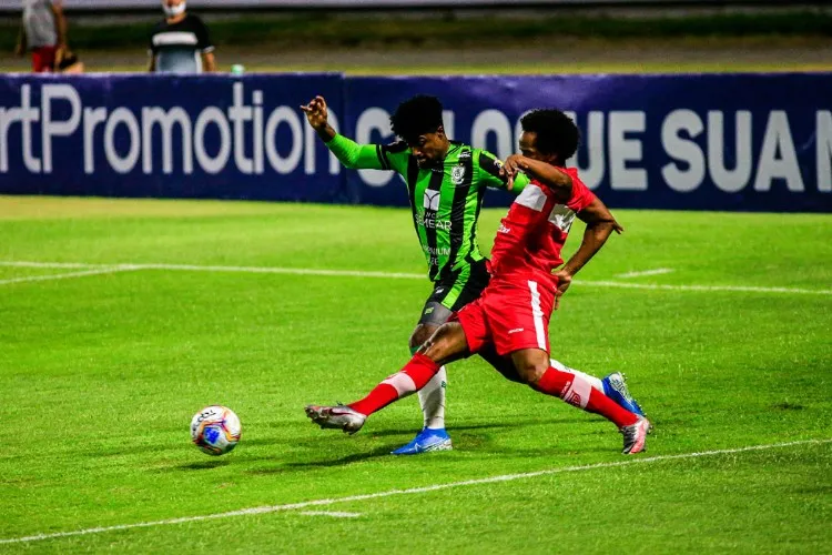 Partida disputada no Rei Pelé, abrindo a 12ª rodada da Série B