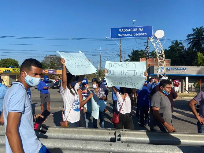 Moradores protestam contra a privatização da Casal