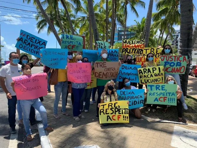 Protesto em frente à residência de Renan Calheiros