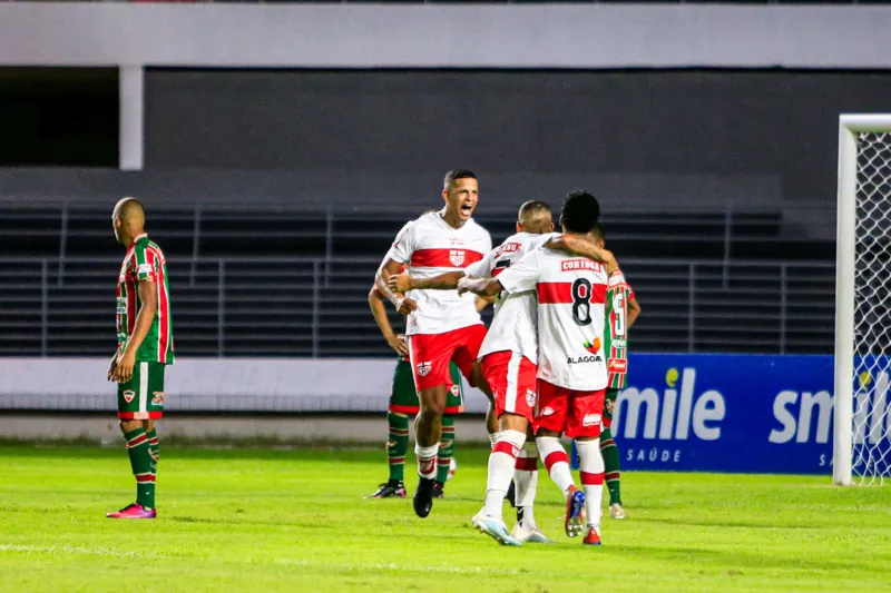 Em duelo equilibrado, CRB e CSE empatam em 1 a 1 no Rei Pelé pelo Alagoano