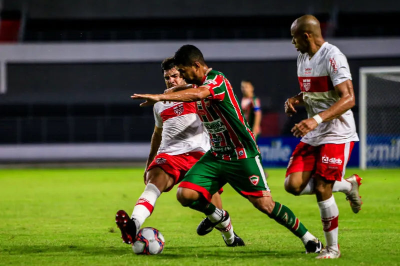 Em duelo equilibrado, CRB e CSE empatam em 1 a 1 no Rei Pelé pelo Alagoano