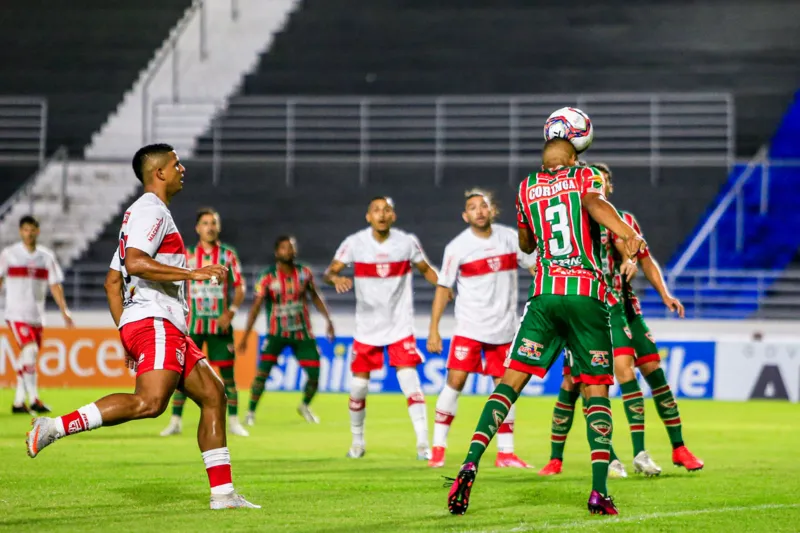 Em duelo equilibrado, CRB e CSE empatam em 1 a 1 no Rei Pelé pelo Alagoano