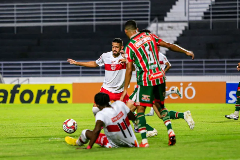 Em duelo equilibrado, CRB e CSE empatam em 1 a 1 no Rei Pelé pelo Alagoano
