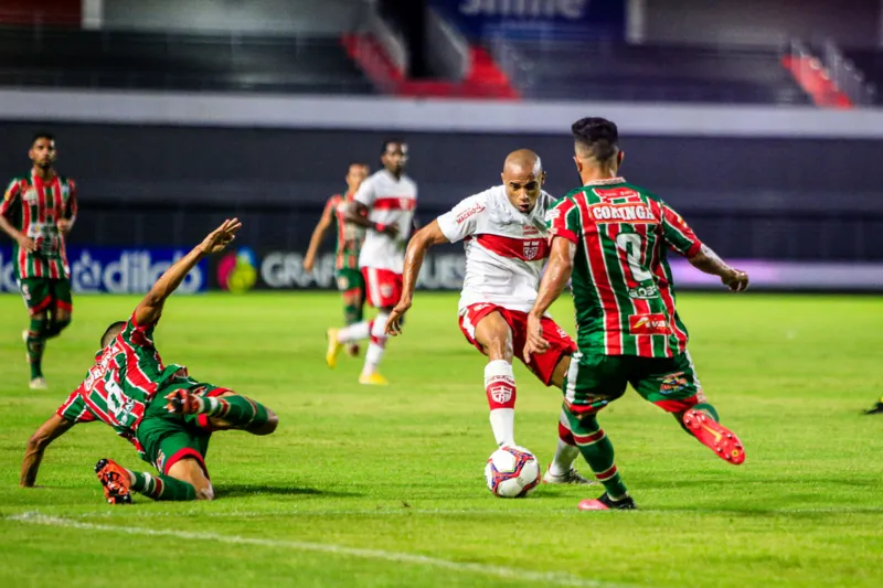 Em duelo equilibrado, CRB e CSE empatam em 1 a 1 no Rei Pelé pelo Alagoano