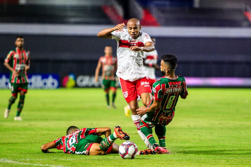 Em duelo equilibrado, CRB e CSE empatam em 1 a 1 no Rei Pelé pelo Alagoano