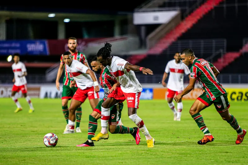 Em duelo equilibrado, CRB e CSE empatam em 1 a 1 no Rei Pelé pelo Alagoano