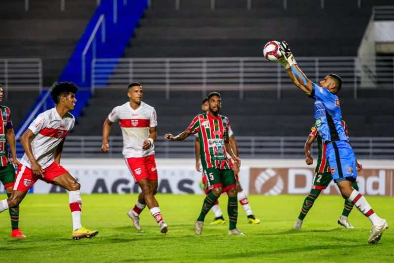 Em duelo equilibrado, CRB e CSE empatam em 1 a 1 no Rei Pelé pelo Alagoano