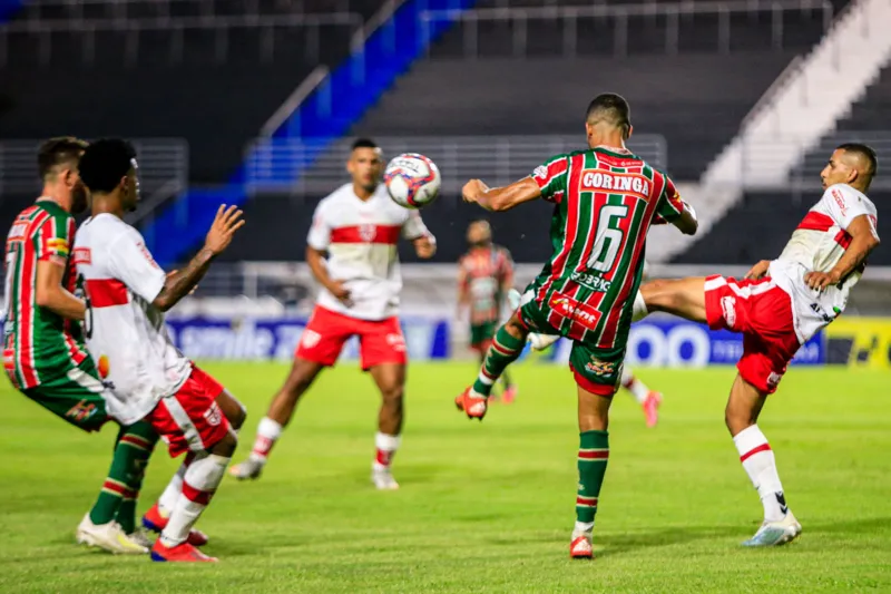 Em duelo equilibrado, CRB e CSE empatam em 1 a 1 no Rei Pelé pelo Alagoano