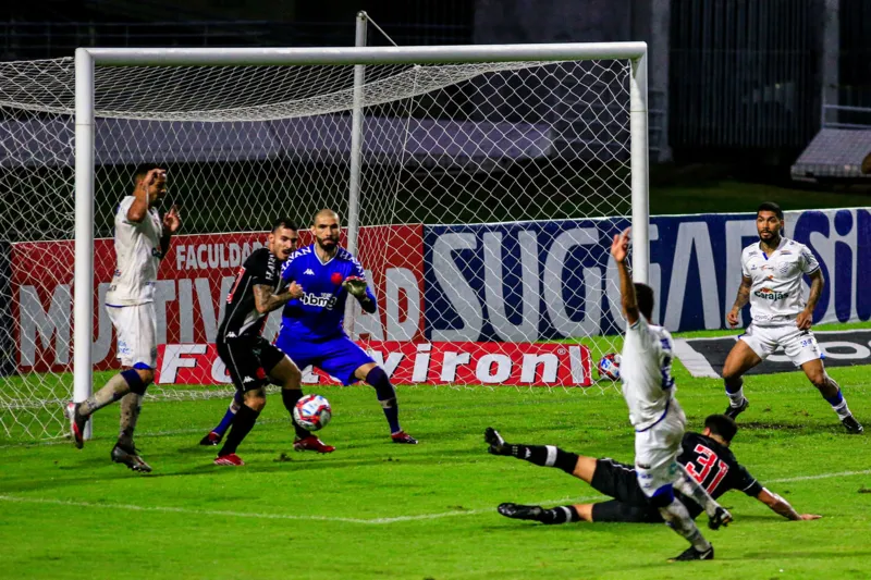 CSA chega a virar o placar, mas acaba cedendo o empate ao Vasco, na Série B: 2 a 2