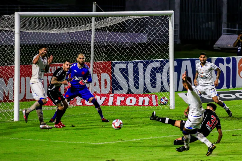 CSA chega a virar o placar, mas acaba cedendo o empate ao Vasco, na Série B: 2 a 2