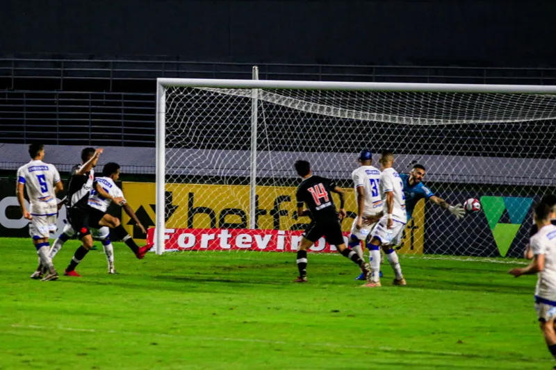 CSA chega a virar o placar, mas acaba cedendo o empate ao Vasco, na Série B: 2 a 2
