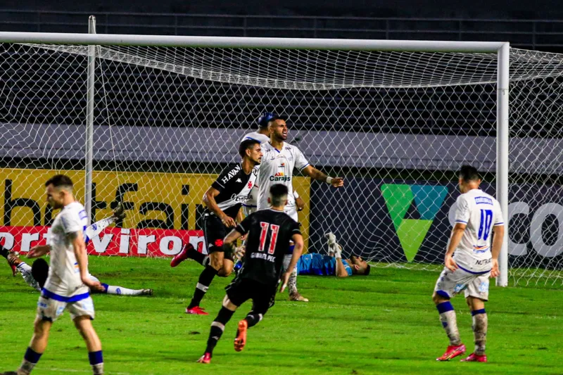 CSA chega a virar o placar, mas acaba cedendo o empate ao Vasco, na Série B: 2 a 2