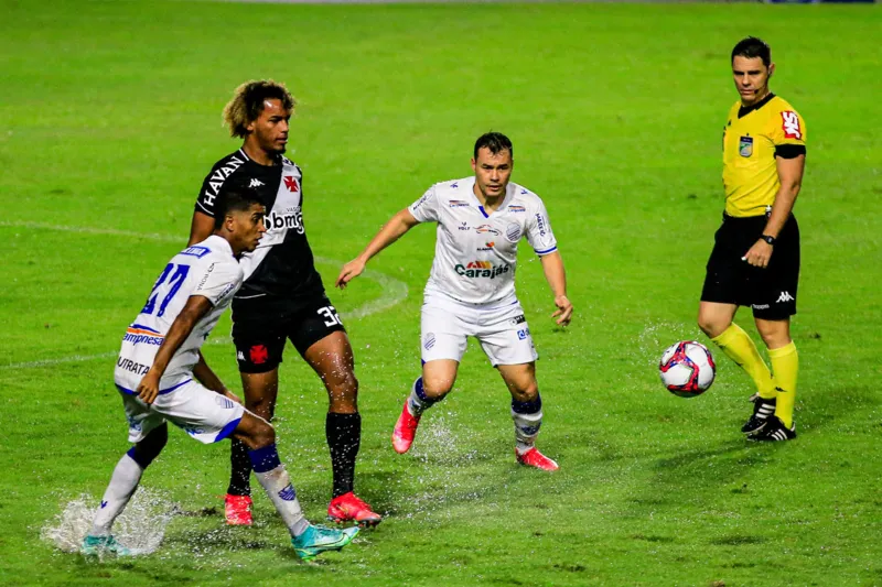 CSA chega a virar o placar, mas acaba cedendo o empate ao Vasco, na Série B: 2 a 2