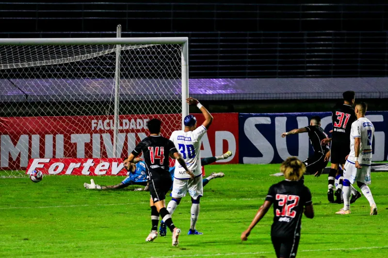 CSA chega a virar o placar, mas acaba cedendo o empate ao Vasco, na Série B: 2 a 2