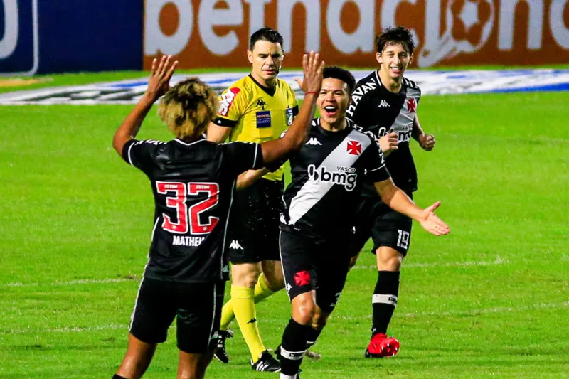 CSA chega a virar o placar, mas acaba cedendo o empate ao Vasco, na Série B: 2 a 2