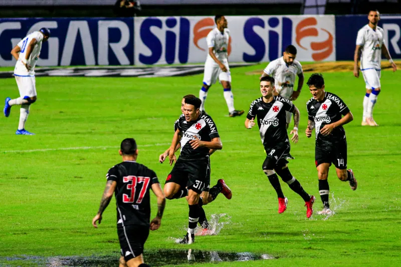 CSA chega a virar o placar, mas acaba cedendo o empate ao Vasco, na Série B: 2 a 2