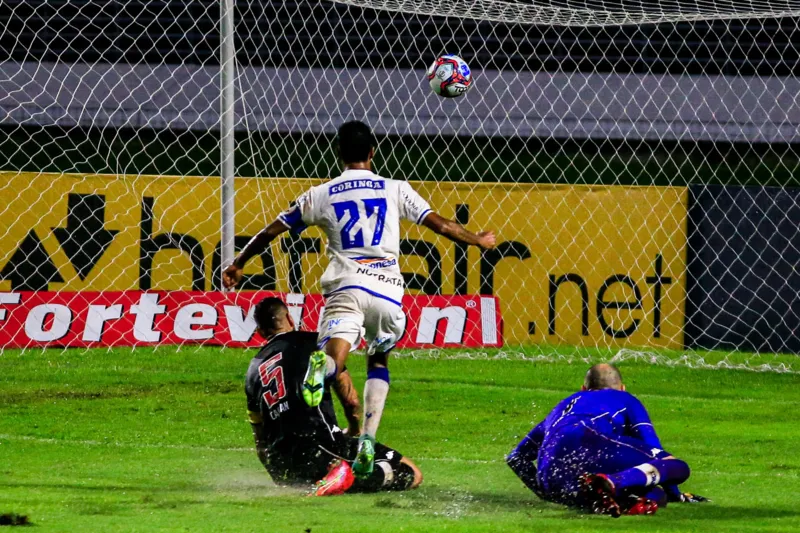 CSA chega a virar o placar, mas acaba cedendo o empate ao Vasco, na Série B: 2 a 2