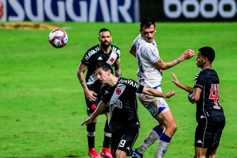 CSA chega a virar o placar, mas acaba cedendo o empate ao Vasco, na Série B: 2 a 2