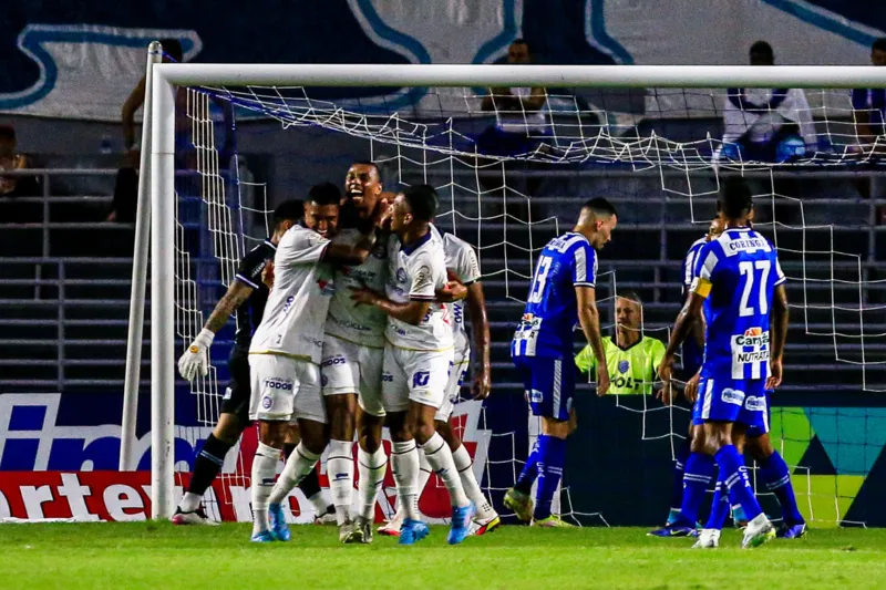 CSA começa perdendo, mas arranca empate com o Bahia em jogo pela Série B: 1 a 1
