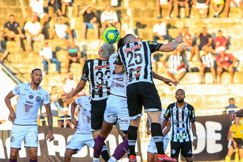 Alvinegro conseguiu chances, mas pouco concluiu na direção do gol
