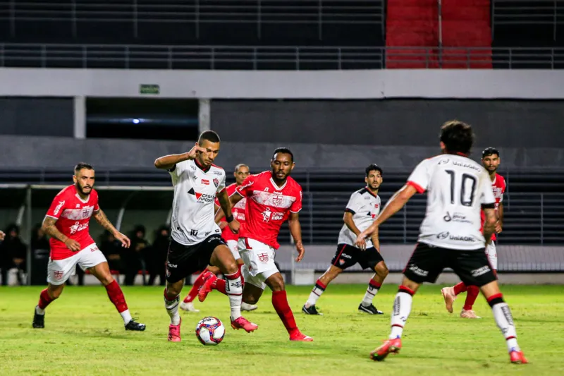 CRB bate o Vitória no Rei Pelé, volta a sonhar com o acesso à Série A e seca adversários: 3 a 1
