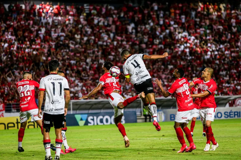 CRB bate o Vitória no Rei Pelé, volta a sonhar com o acesso à Série A e seca adversários: 3 a 1