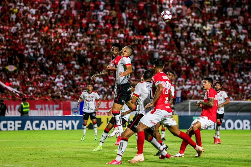 CRB bate o Vitória no Rei Pelé, volta a sonhar com o acesso à Série A e seca adversários: 3 a 1