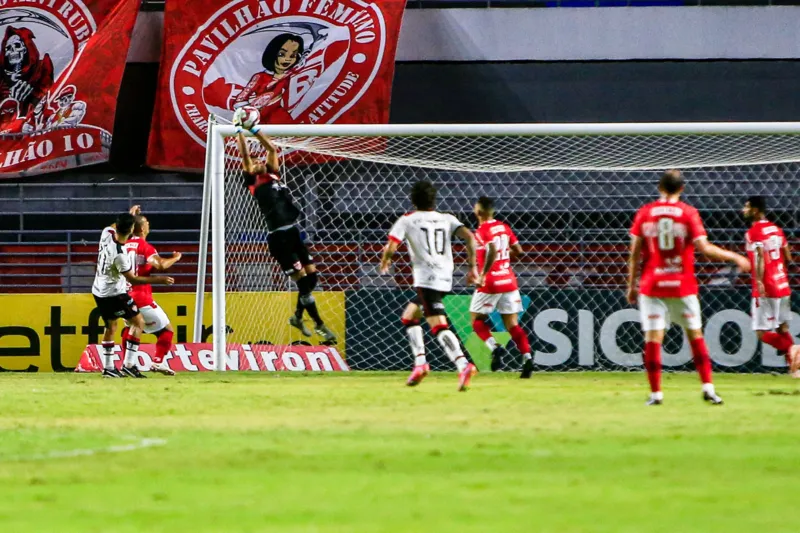 CRB bate o Vitória no Rei Pelé, volta a sonhar com o acesso à Série A e seca adversários: 3 a 1