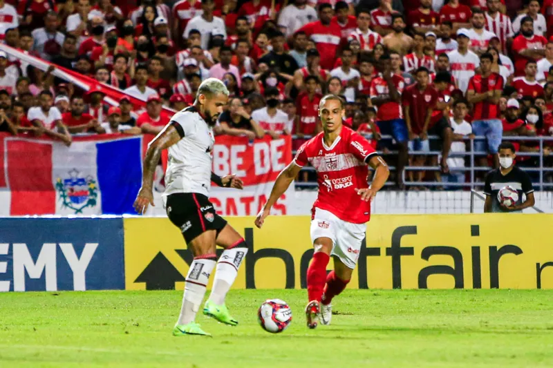 CRB bate o Vitória no Rei Pelé, volta a sonhar com o acesso à Série A e seca adversários: 3 a 1