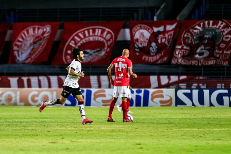 CRB bate o Vitória no Rei Pelé, volta a sonhar com o acesso à Série A e seca adversários: 3 a 1