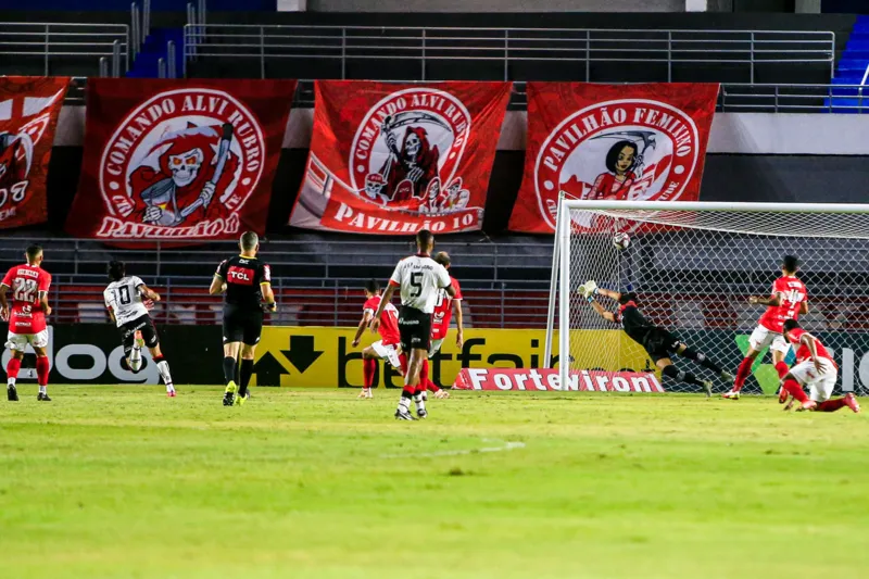 CRB bate o Vitória no Rei Pelé, volta a sonhar com o acesso à Série A e seca adversários: 3 a 1