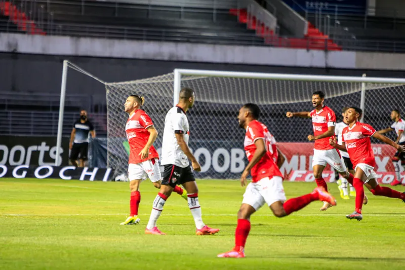 CRB bate o Vitória no Rei Pelé, volta a sonhar com o acesso à Série A e seca adversários: 3 a 1