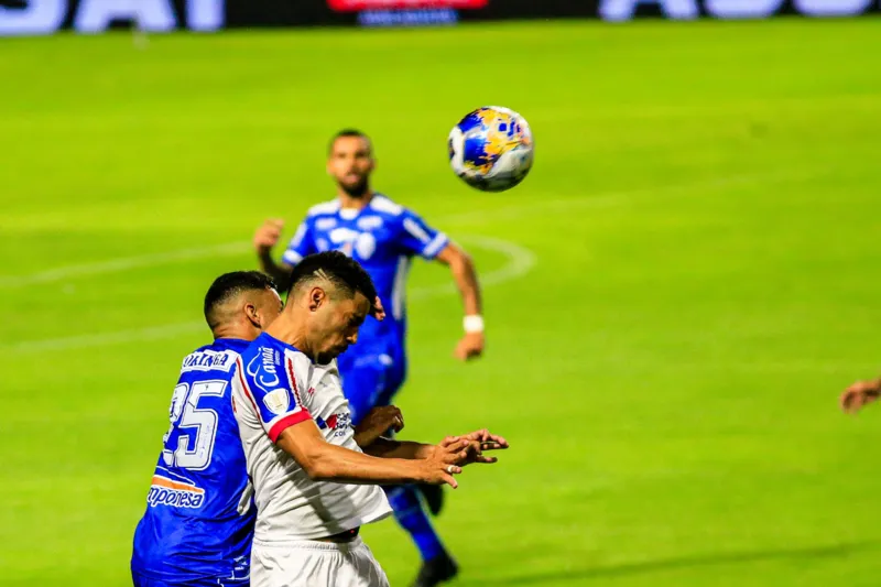 CSA bate o Bahia e dorme na liderança do Grupo B da Copa do Nordeste