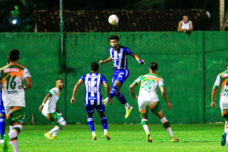 Defesa do CSA começou a ser muito pressionada após o gol