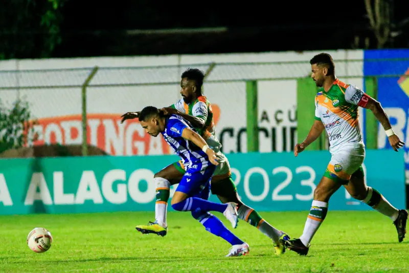 Jogo foi muito acirrado no Estádio Gerson Amaral