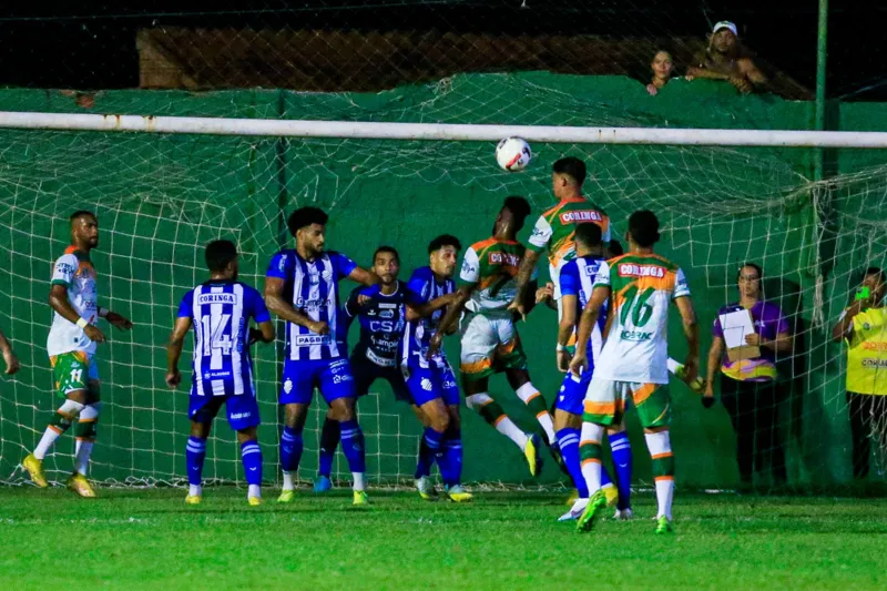 Cera e faltas marcaram o segundo tempo