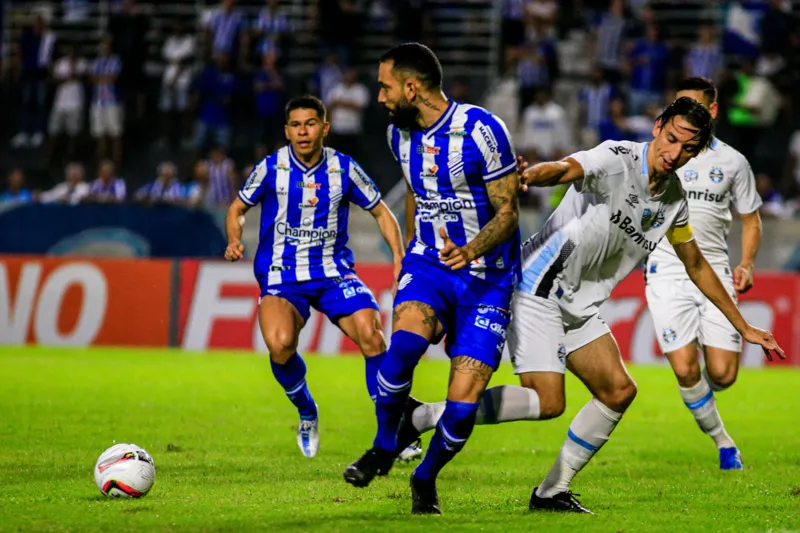 Azulão fez um primeiro tempo de dar inveja, mas vacilou no segundo tempo