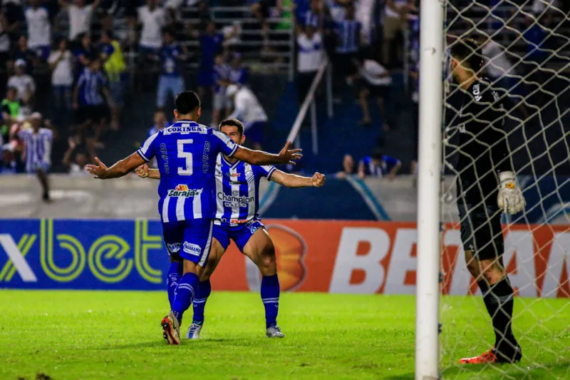 Em jogo cheio de chances, CSA cede empate ao Grêmio, mas dorme fora do Z4: 1 a 1