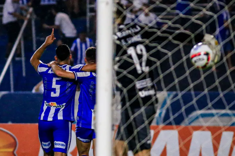Em jogo cheio de chances, CSA cede empate ao Grêmio, mas dorme fora do Z4: 1 a 1