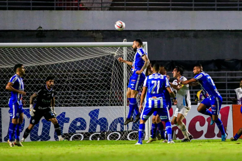 Goleiro Marcelo Carné impediu que o Tricolor virasse a partida