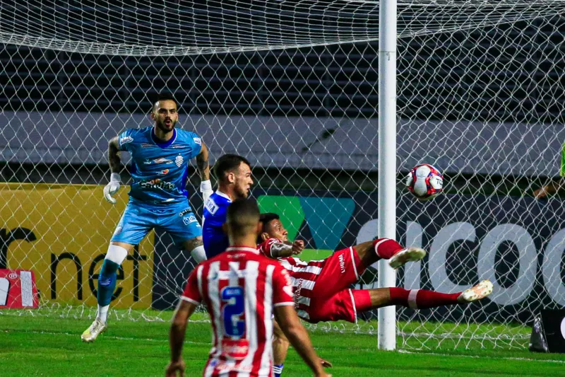 CSA cresce no segundo tempo, mas volta a ser derrotado pelo Náutico na Série B: 1 a 0