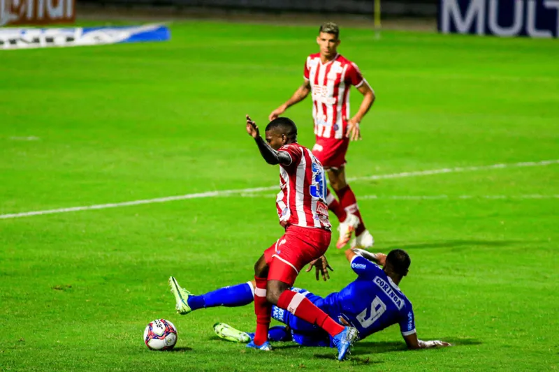 CSA cresce no segundo tempo, mas volta a ser derrotado pelo Náutico na Série B: 1 a 0