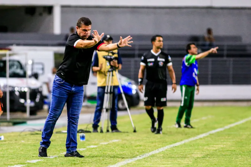 Umberto Louzer conseguiu classificar o Galo para a final de forma invicta